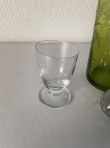 Ancien flacon en verre ciselé +verre de liqueur 