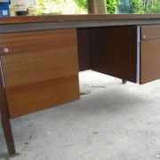 Bureau en bois brun (pro)