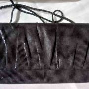 Pochette noire avec anse