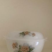 Plat four, cocotte francaise arcopal motif roses