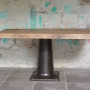 Table design industriel pied central en fonte 