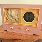 Radio vintage upcyclée en lampe d'ambiance