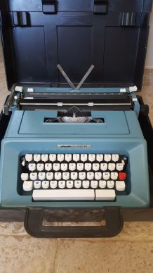 Machine à écrire olivetti studio 47