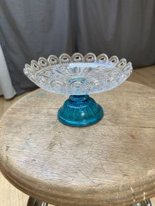 Coupe en verre sculptée pied bleu