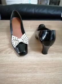 CHAUSSURES FEMME AVEC ACCESOIRES POINTURE 40