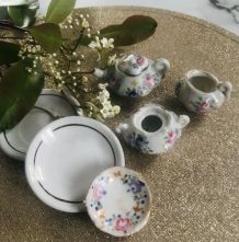 Dinette porcelaine fleurie vintage