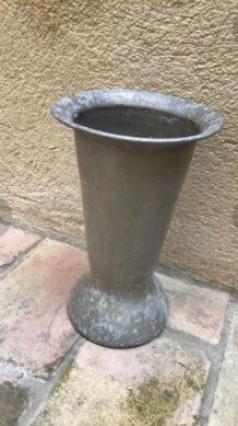 Vase en zinc