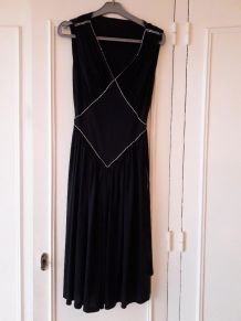 Petite robe noire vintage à strass