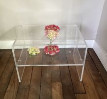 Petite table d appoint en plexi ,vintage 70 s