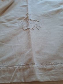 Drap ancien brodé 