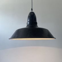 ANCIENNE SUSPENSION INDUSTRIELLE EN EMAIL NOIR  40 CM