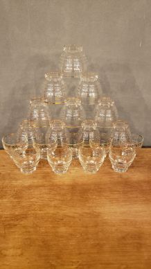  18 verres vintage pied étoile liseré doré