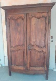 Armoire provençale en noyer fin 18ème siècle