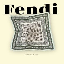 Foulard carré en soie FENDI