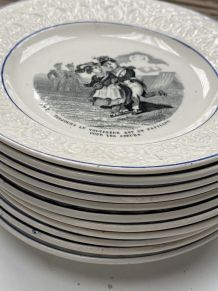 11 assiettes plates ornées de Scènes militaires. Man