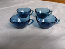 tasses en verre bleu Vereco