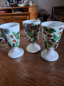 3 mugs porcelaine de paris 