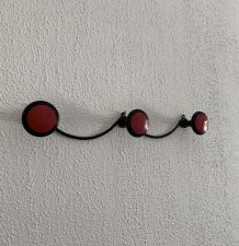 Portemanteau vintage 1960 rouge et noir 3 patères - 45 x 7 c