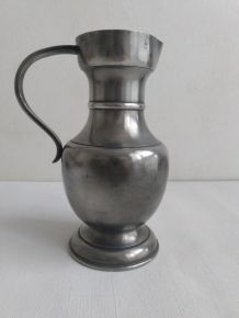 Grand pichet vase en étain Bryard E.P.U 705 Etain 95%. 