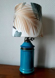 Lampe en céramique bleu pieds griffes abat-jour jungle