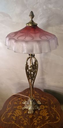 lampe 1920 bronze abat-jour en verre teinté rose &amp; gravé à l