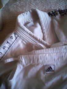 Trois tenues judo pantalons et vestes 170/190