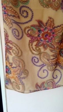  Foulard fantaisie - motifs floraux multicolores