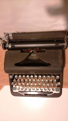Machine à écrire ancienne Royal