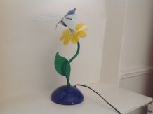 Lampe veilleuse en forme de fleur.