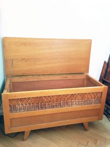 Banc coffre à jouets vintage en bois et rotin 70's