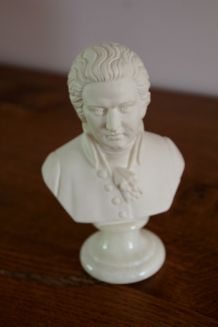 statuette de Mozart en albâtre sur socle onyx 