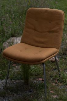 chaise geoffrey d'harcourt pour artifort à restaurer