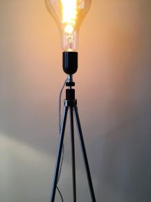 lampadaire s/anc. trépied photo métal_ampoule globe