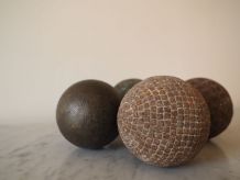 Cinq anciennes boules Lyonnaises en laiton