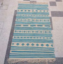 Tapis berbère beige et bleu fait main 