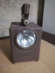 Ancienne lampe type "SNCF" ou "AGRAL" 