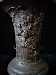 Vase en bronze fin XIXème 