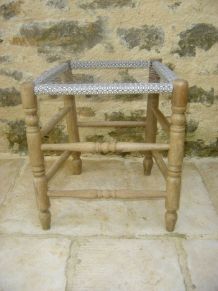 Tabouret porte-revue