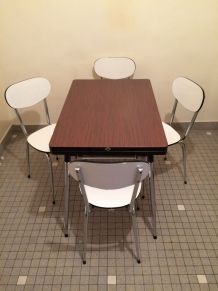 Table et chaises de cuisine en Formica