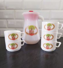 Lot de 5 tasses à café Arcopal modèle Chambourcy et pichet a