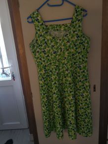 Robe d été vintage année 70 à fleurs vert et noire 