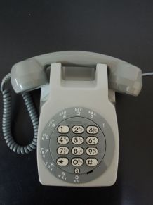 Téléphone mural vintage