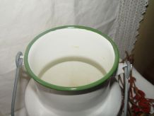 Pot à lait vintage à décor de cerises