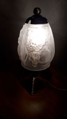 lampe a poser   obus verre moulè signe muller et frere  lune