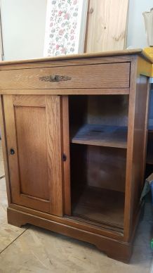 Petit buffet ancien avec 2 portes coulissantes