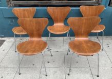 5 chaises "serie 7"  Arne Jacobsen 