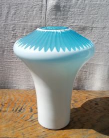 Joli vase en opaline et verre 