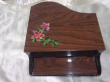 Ancienne boîte à bijoux forme piano