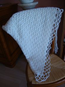 Châle crochet en laine acrylique blanche