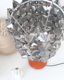 Lampe 70's métal upcyclin et pied en métal orange